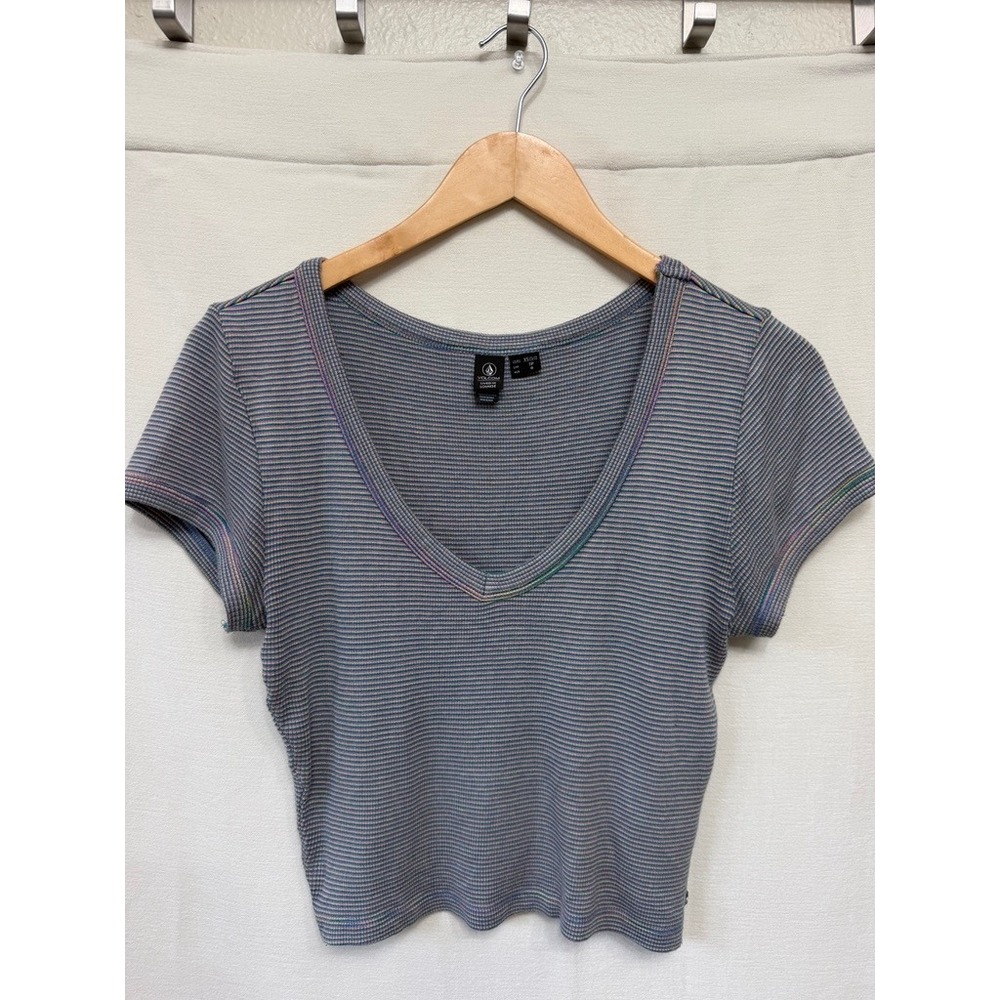 Volcom Lived In Lounge Cropped V-Neck Tee Women XS Blue Multi Stripe B0112402